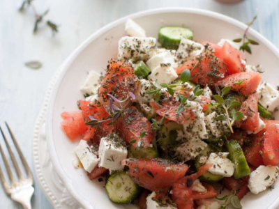 Welke wijn kies je bij een salade van tomaat en feta?